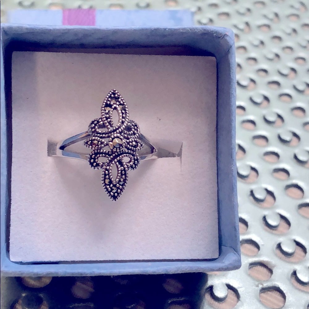 Size 6 Fluer de lis marcasite ring 925 silver